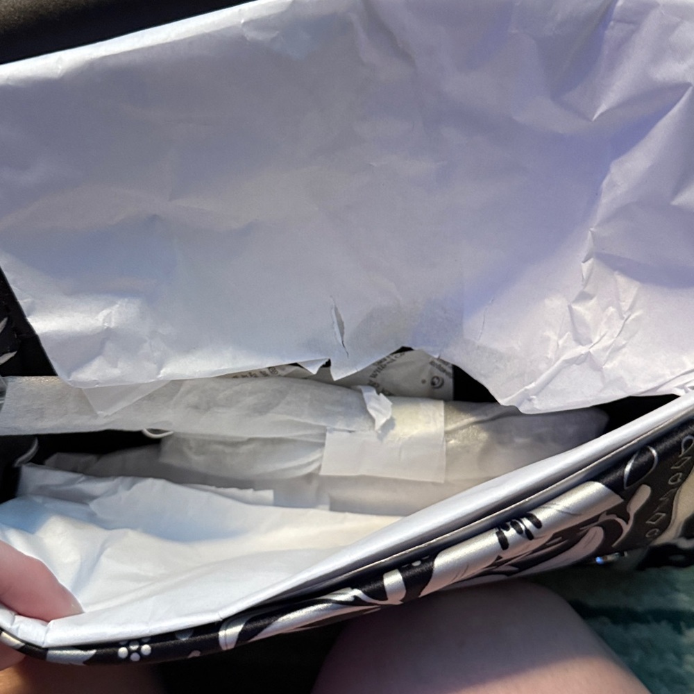 🆕 Kate Spade fold bandana printed clutch - Picture 7 of 8